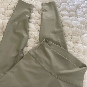Alo yoga leggings